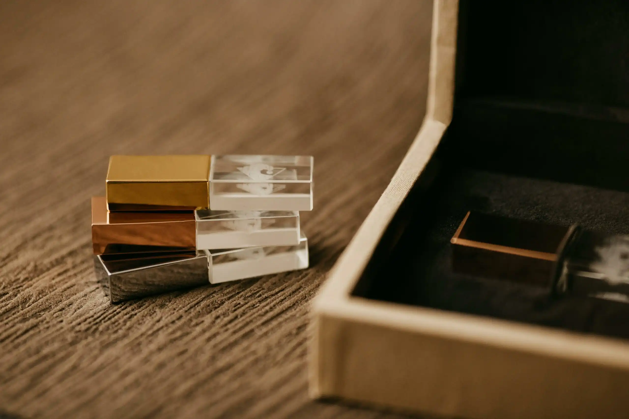 Flashdisk Unik untuk Souvenir Promosi