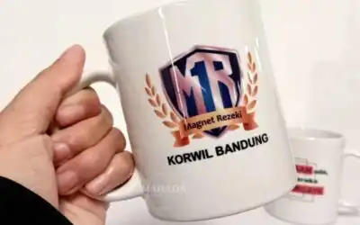 Mug Keramik sebagai Souvenir Promosi