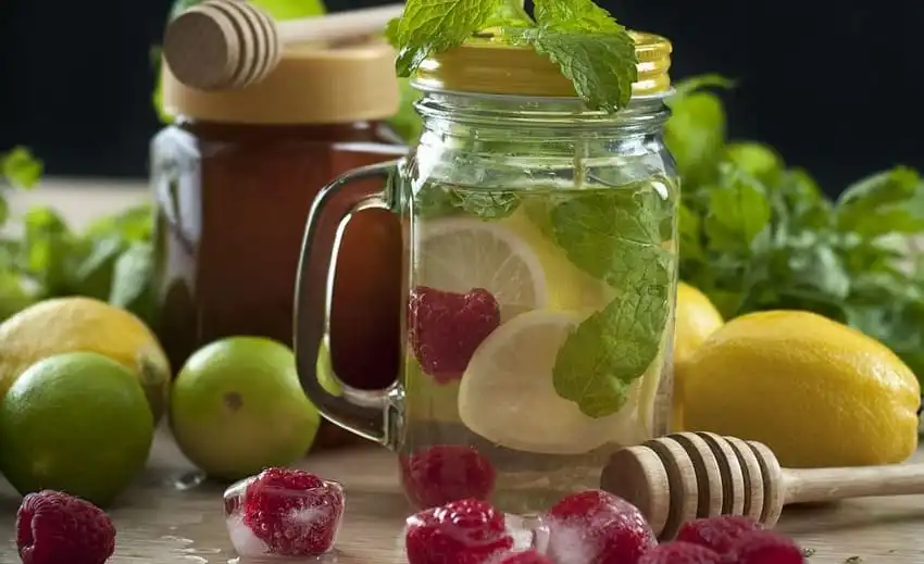 Rajin Konsumsi Infused Water Demi Kesehatan