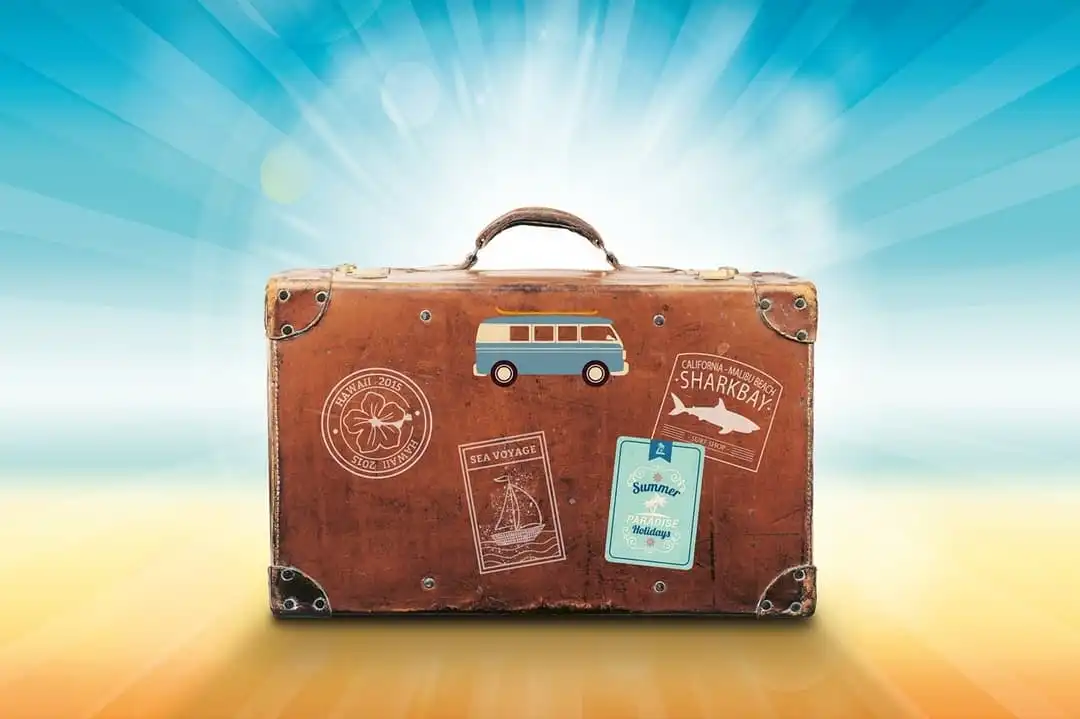 10 Peralatan Wajib untuk Traveling
