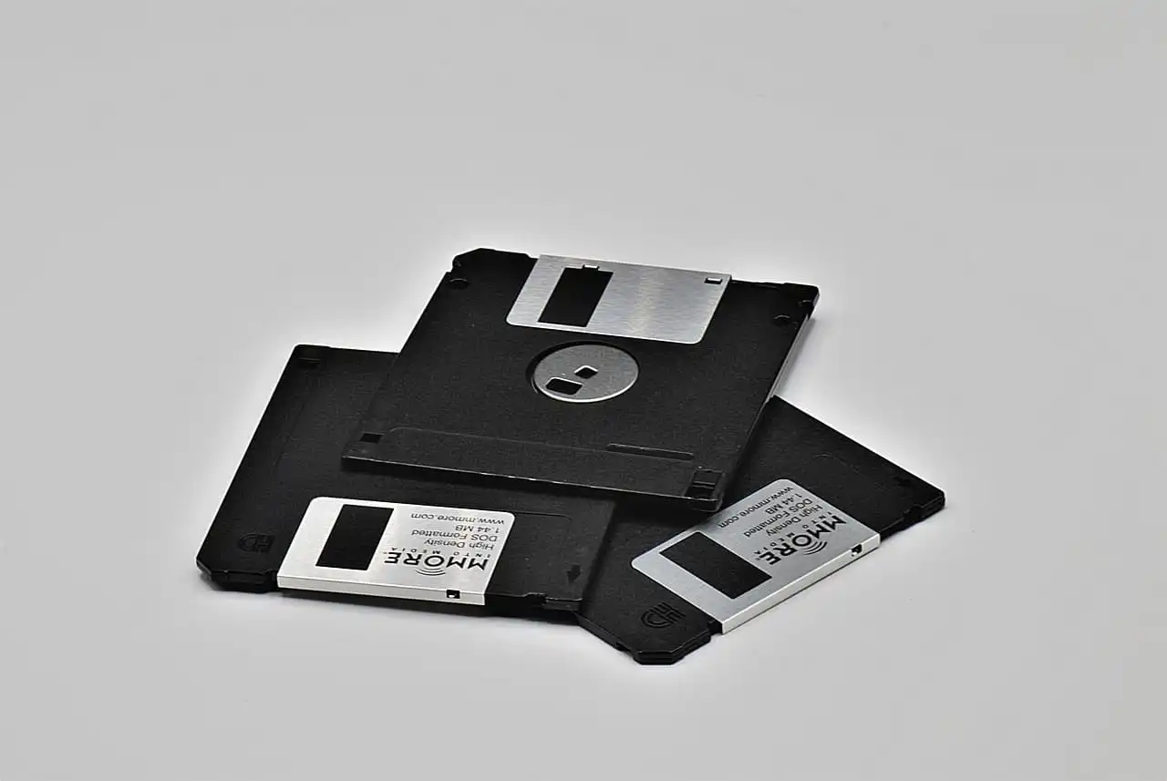 Mengenal Apa Itu Disket, Sang Leluhur Flashdisk