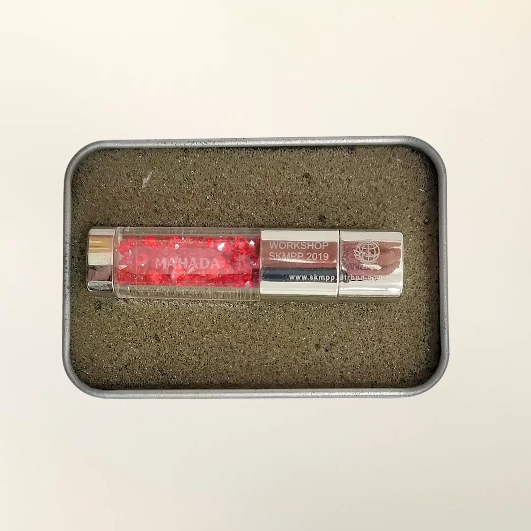 Flashdisk Berbahan Akrilik Dengan Model Kristal Dilengkapi Packaging (1)