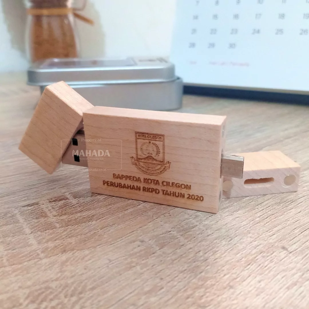 Flashdisk Berbahan Kayu Dengan Fitur OTG Untuk Komputer dan Handphone (4)