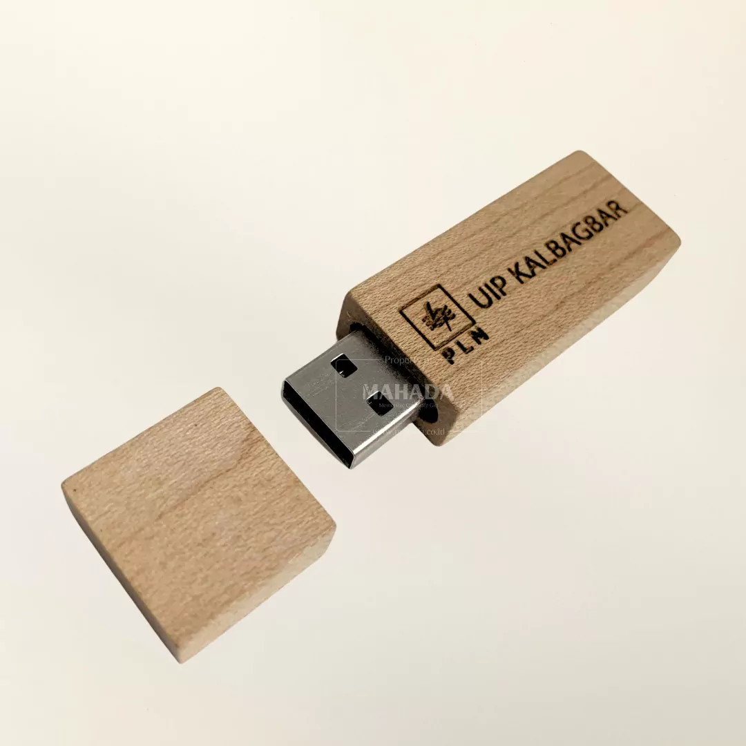 Flashdisk Berbahan Kayu Dengan Logo Perusahaan Laser Berwarna Coklat (1)