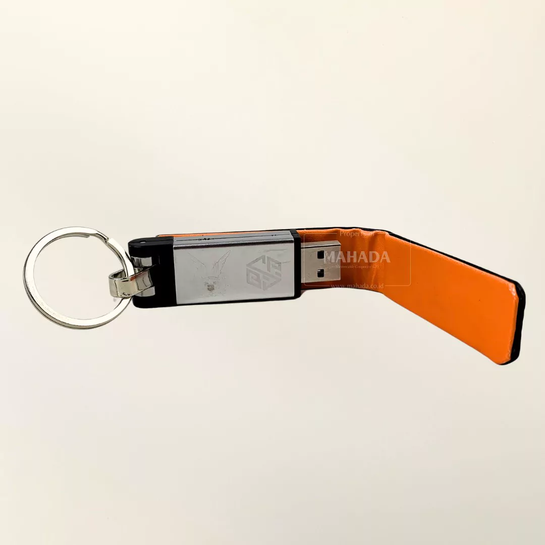 Flashdisk Berbahan Kombinasi Metal dan Kulit Dengan Gantungan dan Custom Logo (1)