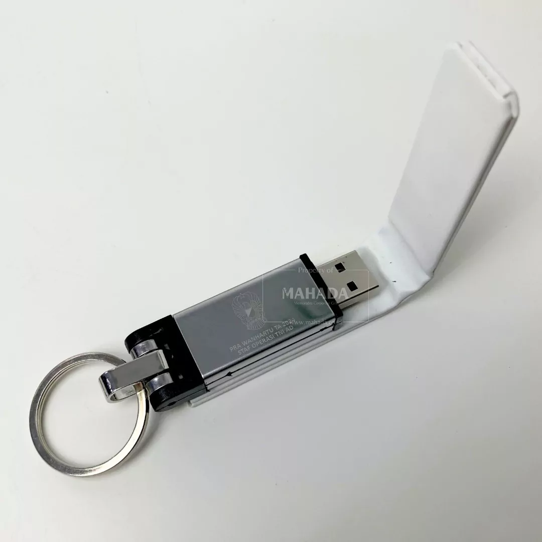 Flashdisk Berbahan Kombinasi Metal dan Kulit Dengan Gantungan dan Custom Logo (5)