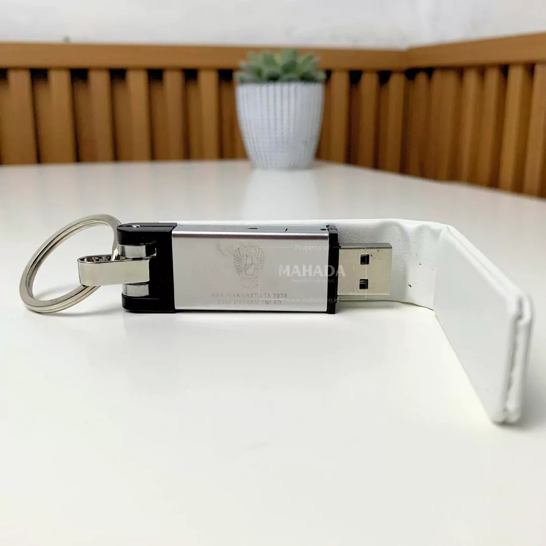 Flashdisk Berbahan Kombinasi Metal dan Kulit Dengan Gantungan dan Custom Logo (7)
