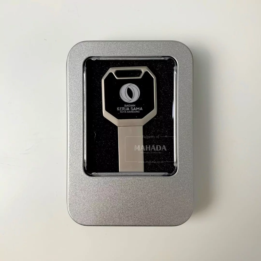 Flashdisk Berbahan Metal Dengan Logo Custom Dilengkapi Packaging dan Gantungan (7)