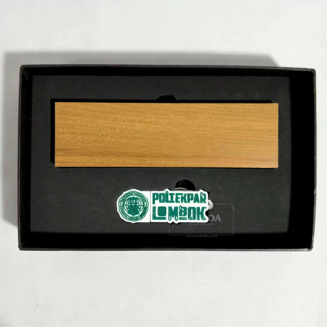 Flashdisk Model 3 Dimensi Berbahan Karet Dengan Desain Logo Perusahaan (4)