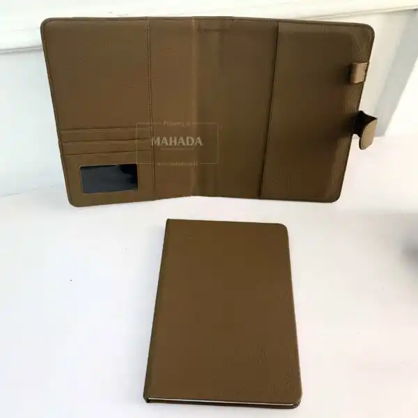 Buku Agenda Berbahan Hardcover Dengan Cover Slop Kulit Berwarna Coklat Custom Logo Silver Foil (3)
