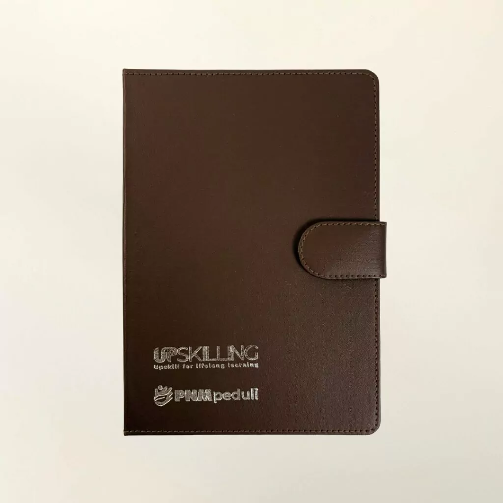 Buku Agenda Berbahan Kulit Dengan Model Jilid Blok Lem Dilengkapi Pengunci Magnet (1)