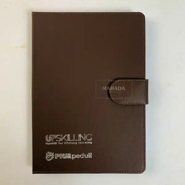 Buku Agenda Berbahan Kulit Dengan Model Jilid Blok Lem Dilengkapi Pengunci Magnet (3)