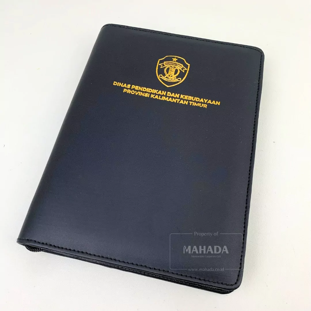 Buku Agenda Berbahan Kulit Dengan Resleting Desain Logo Custom (2)