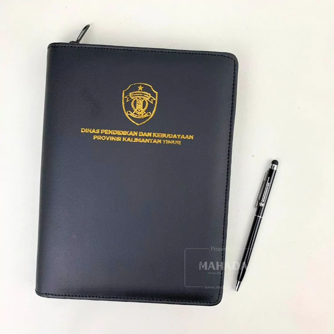 Buku Agenda Berbahan Kulit Dengan Resleting Desain Logo Custom (3)