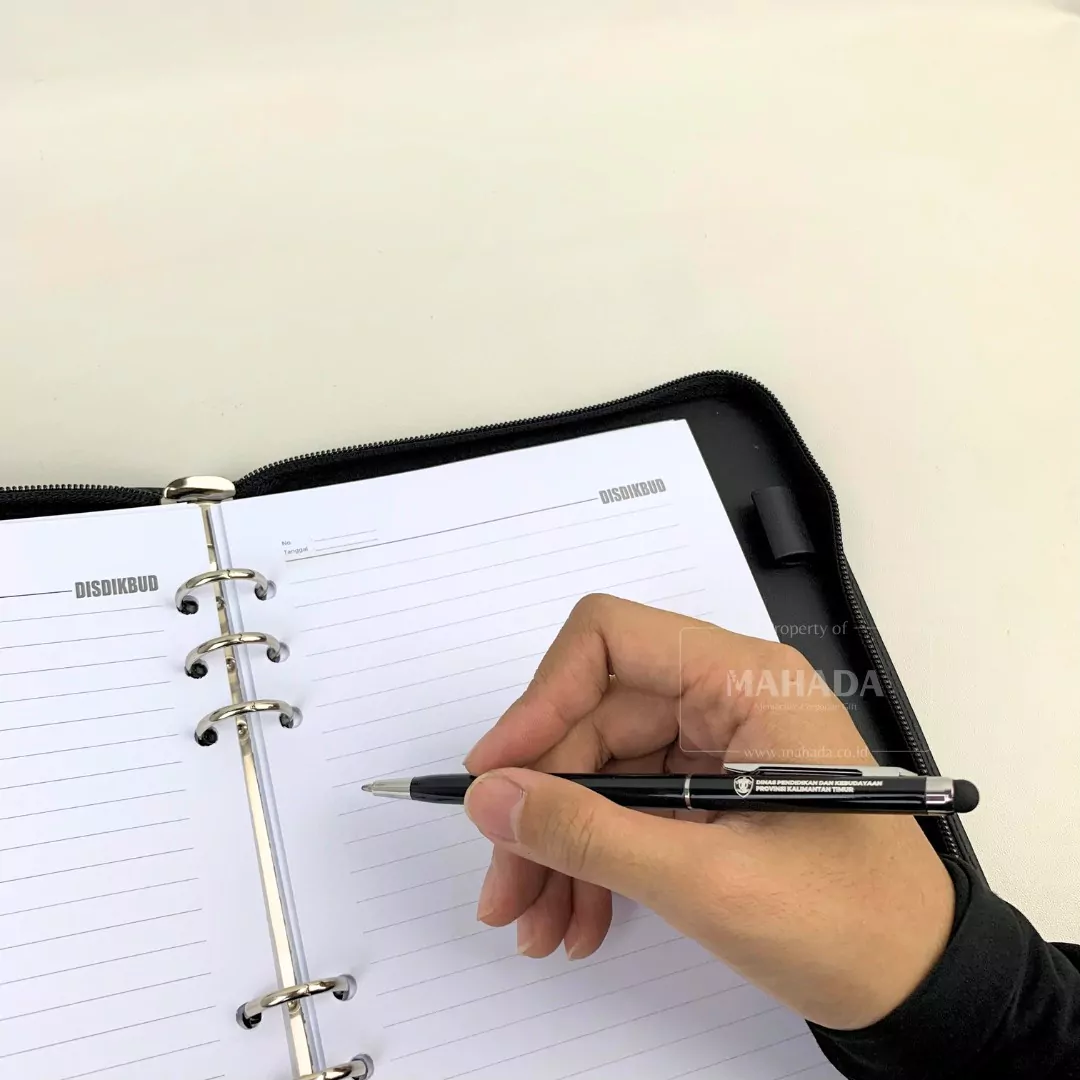 Buku Agenda Berbahan Kulit Dengan Resleting Desain Logo Custom (4)