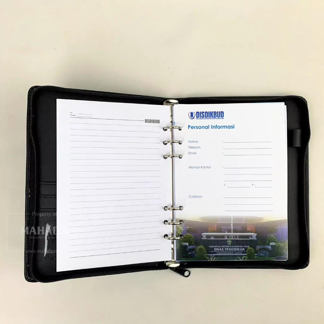 Buku Agenda Berbahan Kulit Dengan Resleting Desain Logo Custom (5)