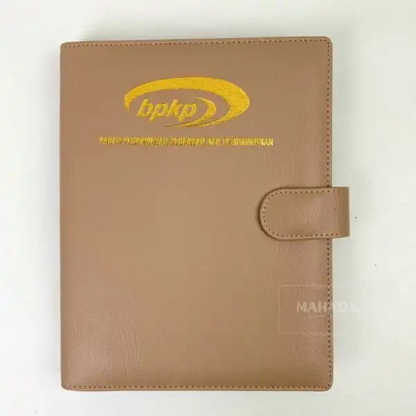Buku Agenda Berbahan Kulit Model Binder Dengan Pengunci Magnet (6)