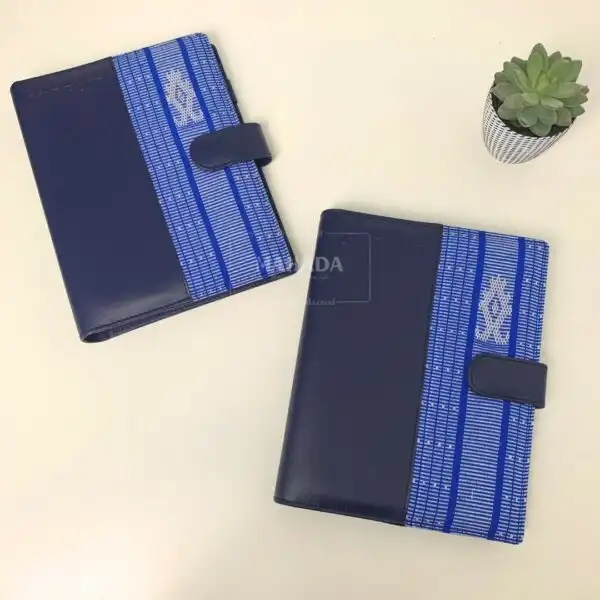 Buku Agenda Berbahan Kulit dan Batik Model Binder Dengan Pengunci Magnet (2)