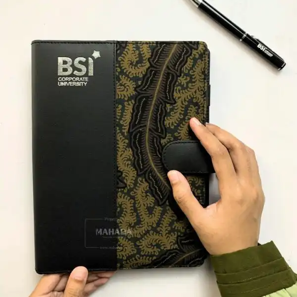 Buku Agenda Berbahan Kulit dan Batik Model Binder Dengan Pengunci Magnet (7)