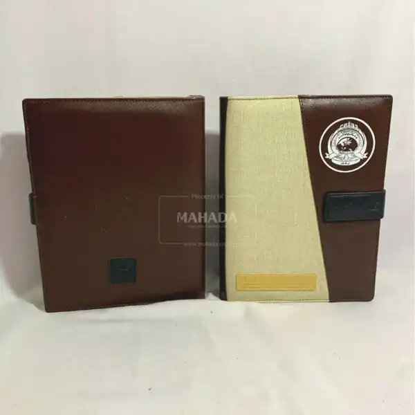 Buku Agenda Berbahan Kulit dan Denim Model Binder Dengan Pengunci Karet (2)