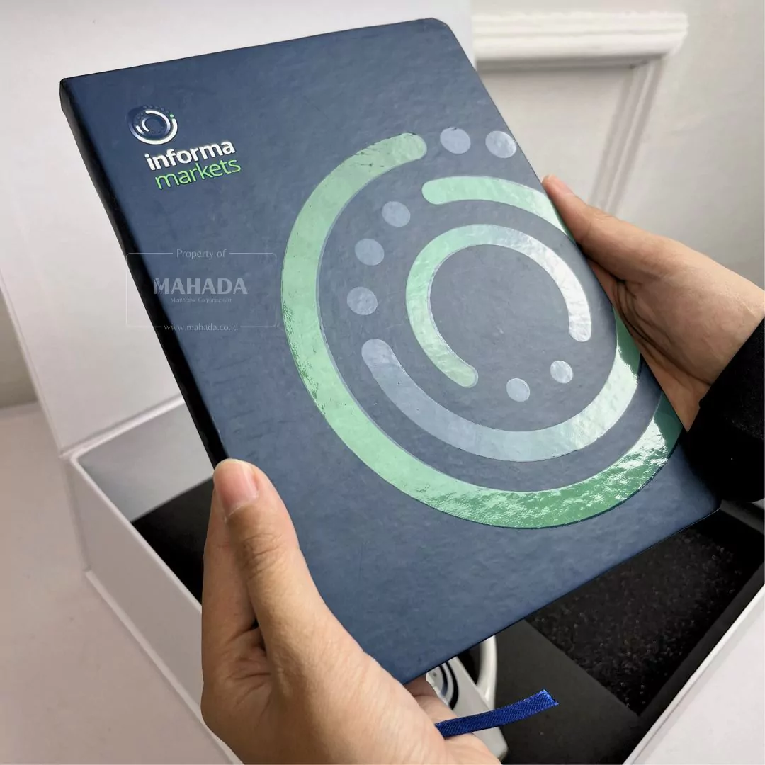 Buku Agenda Hardcover Dengan Pengunci Karet Custom Desain (1)