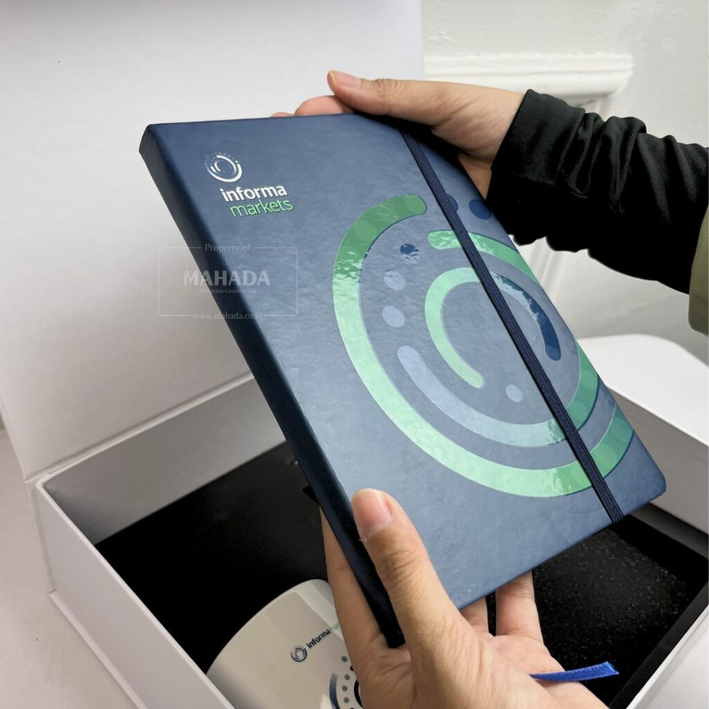 Buku Agenda Hardcover Dengan Pengunci Karet Custom Desain (2)