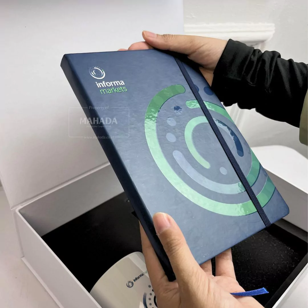 Buku Agenda Hardcover Dengan Pengunci Karet Custom Desain (2)