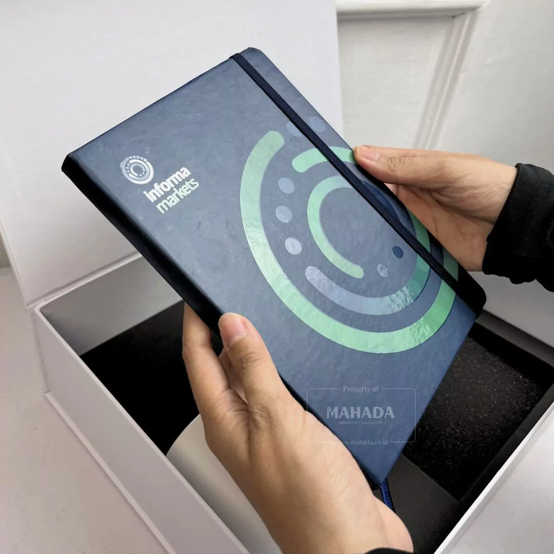 Buku Agenda Hardcover Dengan Pengunci Karet Custom Desain (3)