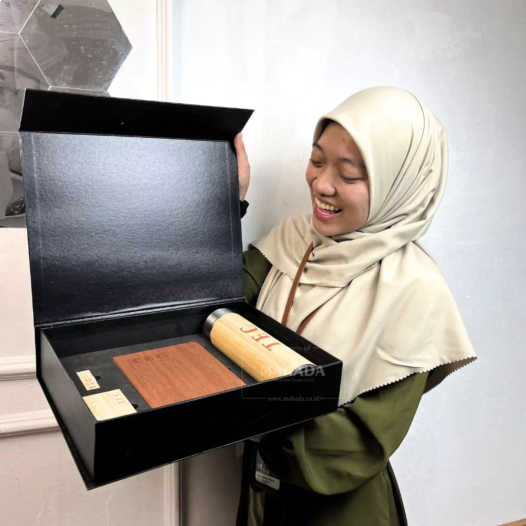 Tumbler Custom Berbahan Dalam Stainless dan Bahan Luar Kayu Dengan LED Suhu (10)