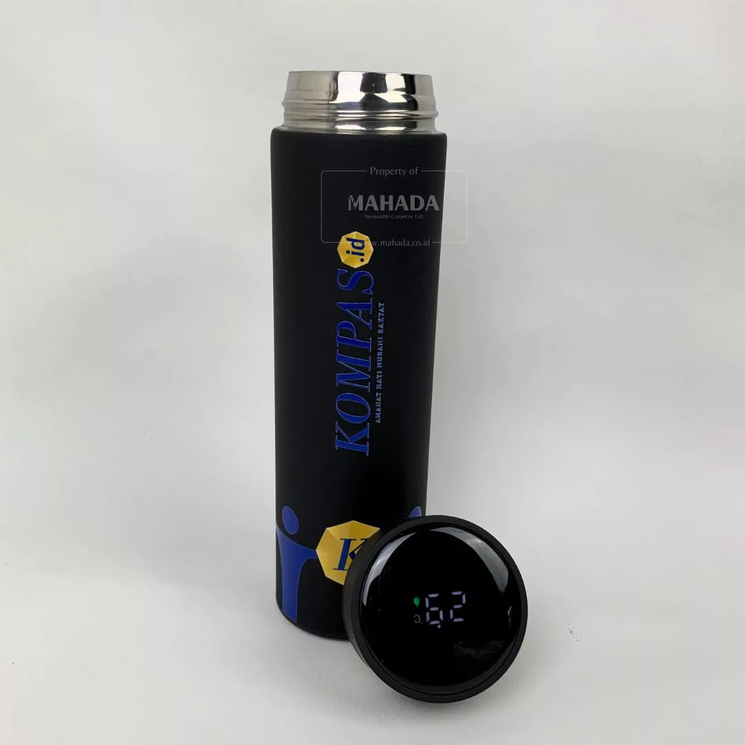 Tumbler Custom Berbahan Stainless Dengan LED Suhu Pada Bagian Tutup (7)