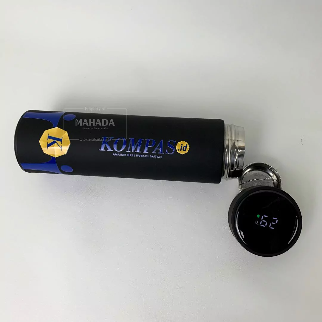 Tumbler Custom Berbahan Stainless Dengan LED Suhu Pada Bagian Tutup (8)