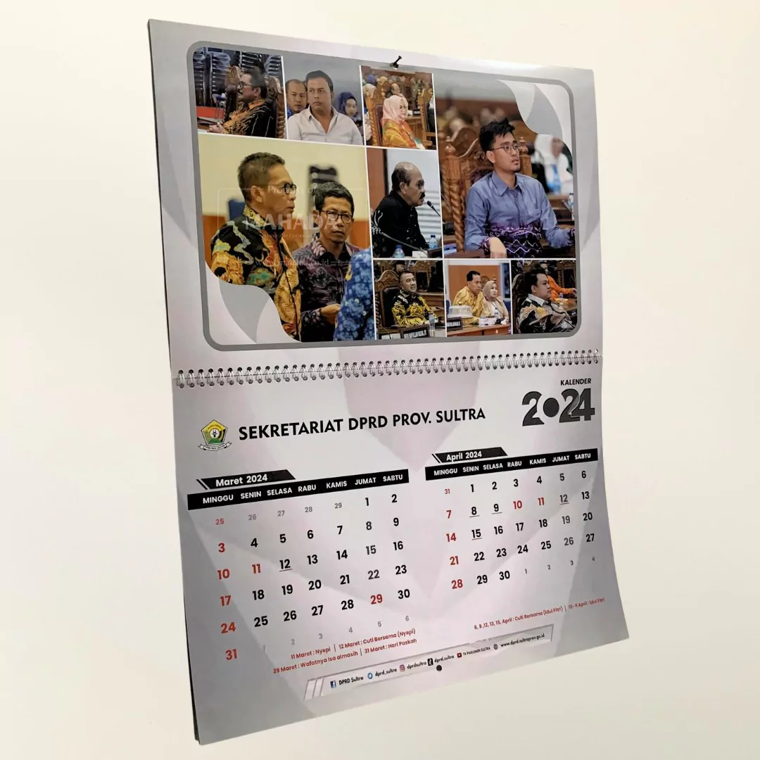 Kalender Dinding Model Lipat Berisi 2 Bulan Dengan Desain Grafis Custom (1)