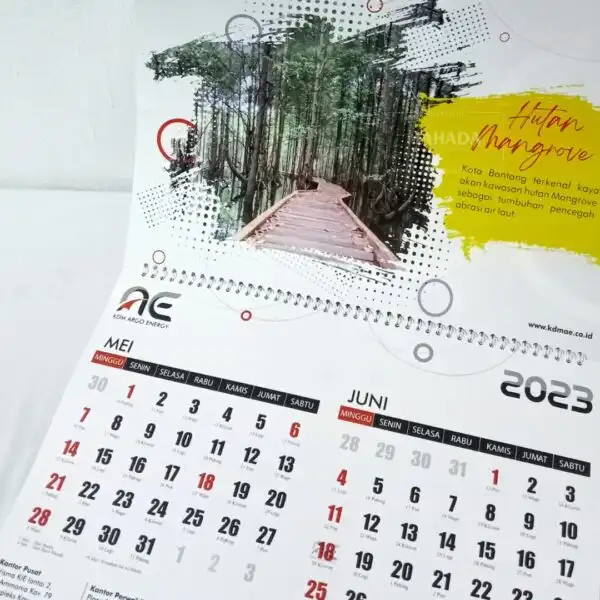 Kalender Dinding Model Lipat Berisi 2 Bulan Dengan Desain Grafis Custom (8)