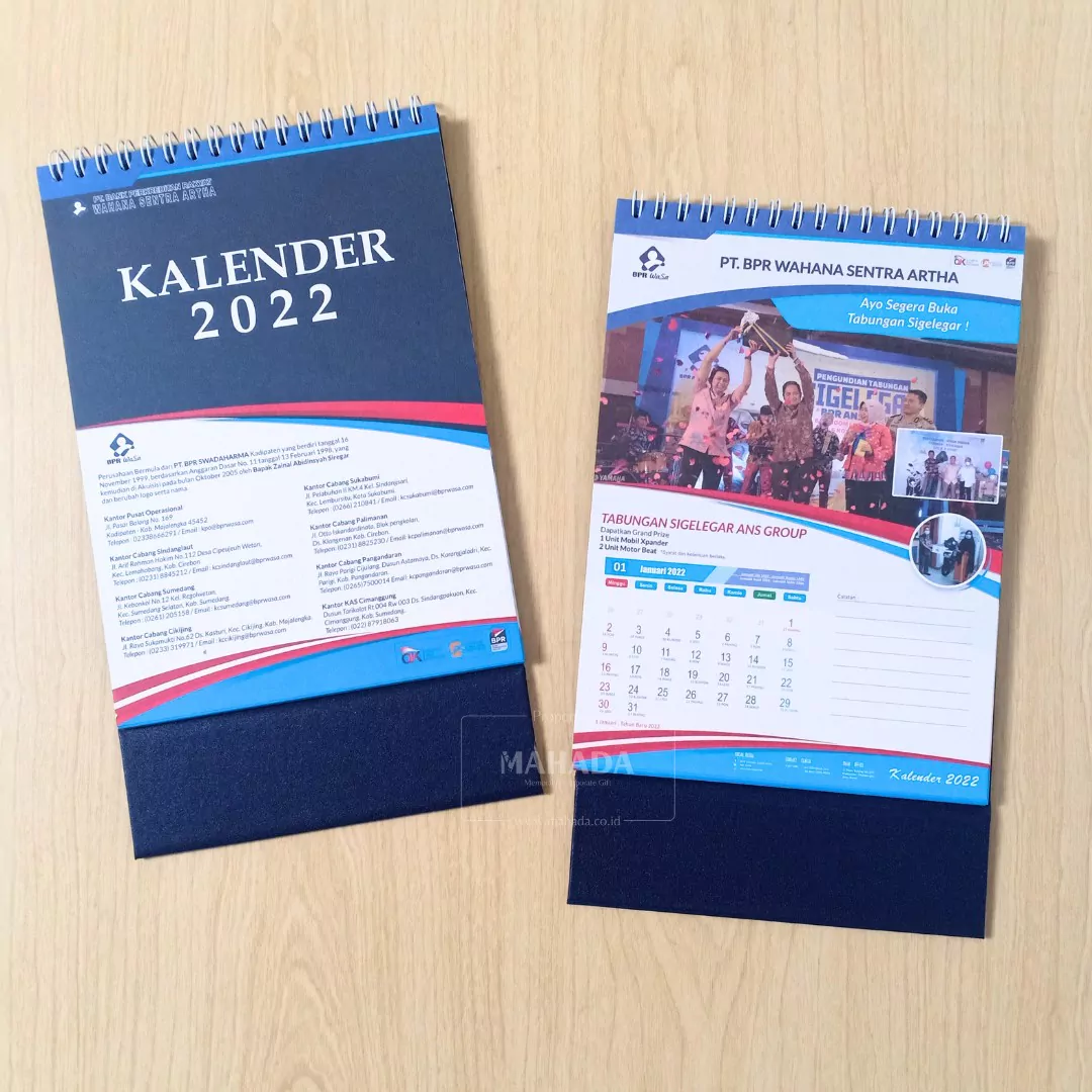 Kalender Meja Dengan Model Portrait Dengan Desain Grafis Custom (7)