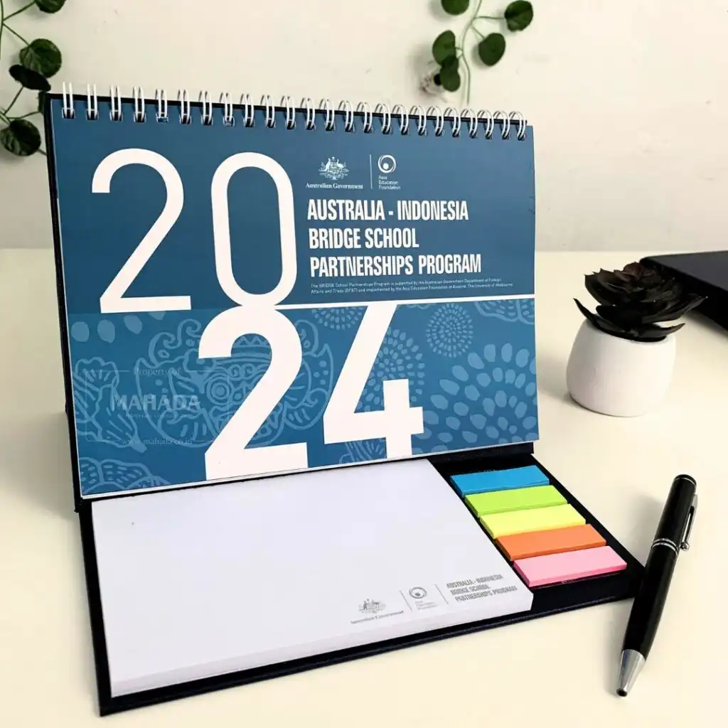 Kalender Meja Dengan Sticky Notes dan Tempat ATK Berisi 1 Bulan Dengan Desain Grafis Custom (6)