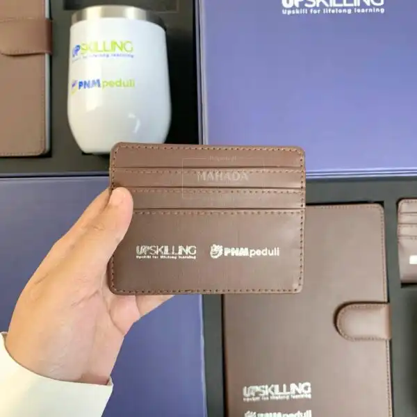 Cardholder Dengan Bahan Kulit dan Stainless Beragam Model Custom Logo Perusahaan (4)