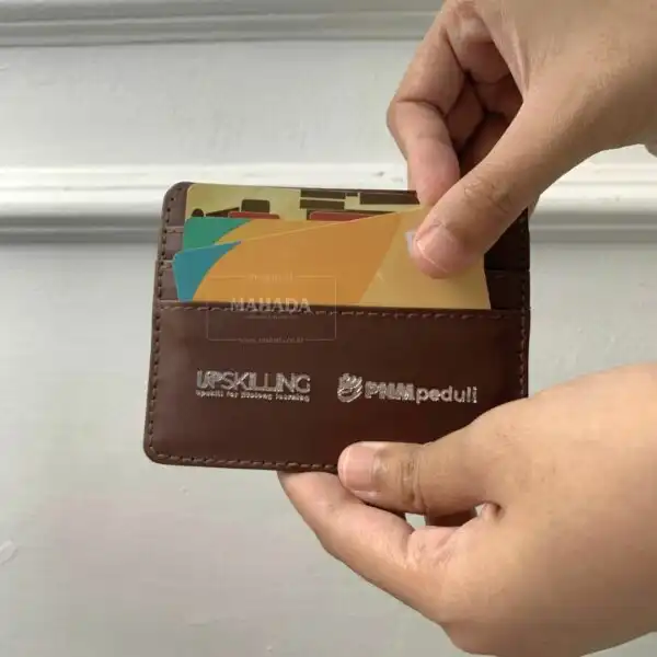 Cardholder Dengan Bahan Kulit dan Stainless Beragam Model Custom Logo Perusahaan (5)