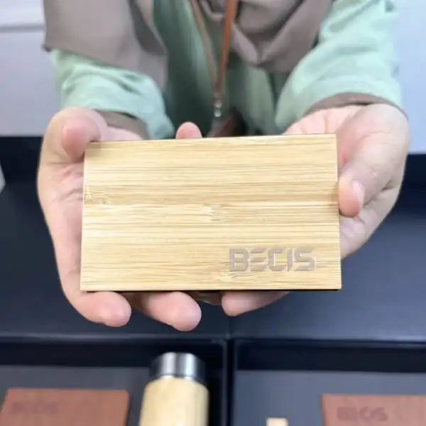 Cardholder Dengan Bahan Kulit dan Stainless Beragam Model Custom Logo Perusahaan (6)