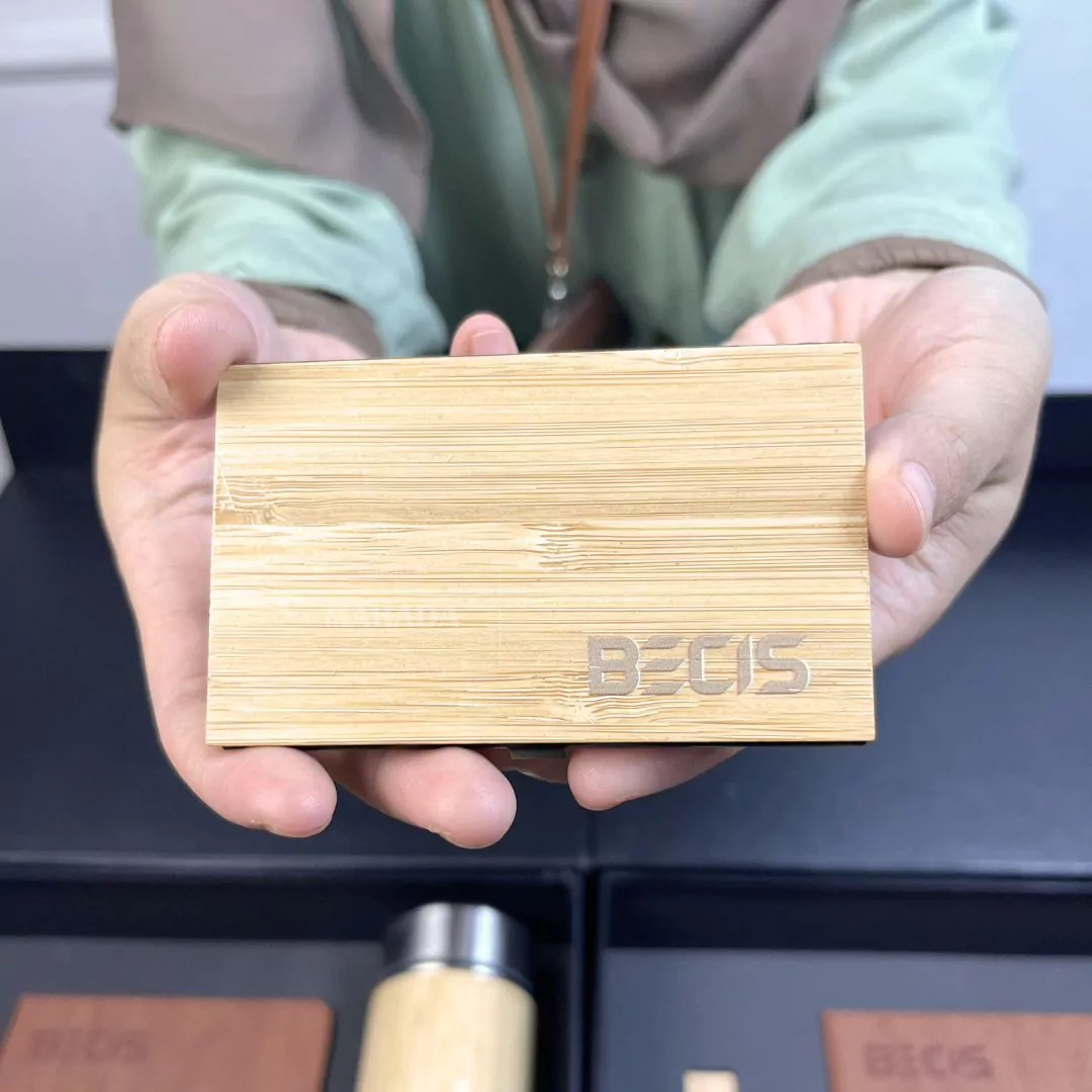 Cardholder Dengan Bahan Kulit dan Stainless Beragam Model Custom Logo Perusahaan (6)