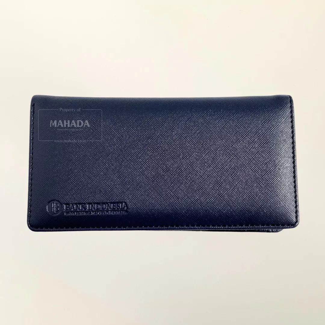 Dompet Custom Berbahan Kulit Berwarna Biru dan Hitam Dengan Logo (1) Dompet Custom Berbahan Kulit Berwarna Biru dan Hitam Dengan Logo (1)