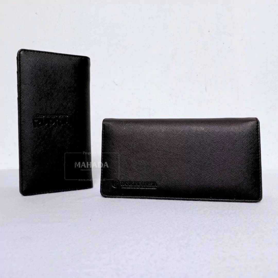 Dompet Custom Berbahan Kulit Berwarna Biru dan Hitam Dengan Logo (5)