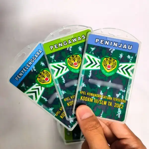 Kartu Identitas ID Card Dengan Desain Grafis Custom dan Lanyard (5)