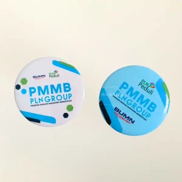 Pin Berbahan Plastik Berbentuk Bulat Dengan Custom Desain Logo (1)