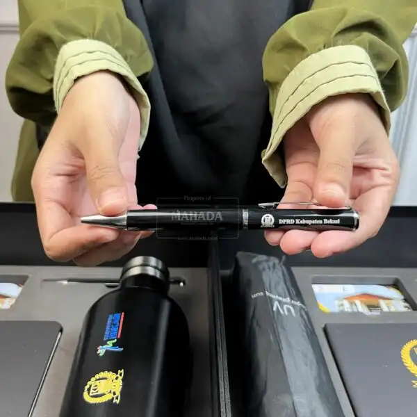 Pulpen Metal Dengan Custom Logo Perusahaan Untuk Souvenir (7)