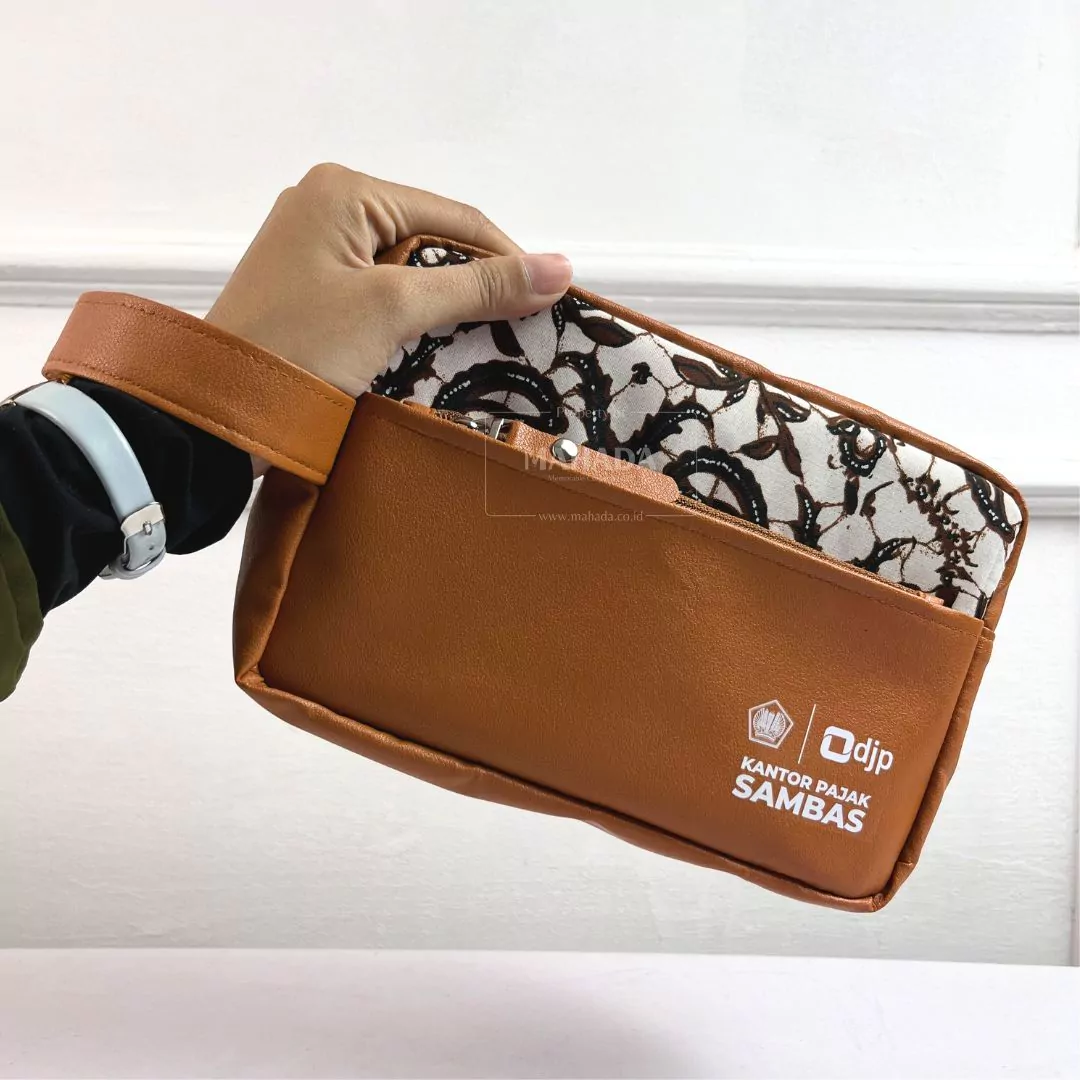 Tas Pouch Berbahan Batik dan Kulit Custom Logo Perusahaan (1)
