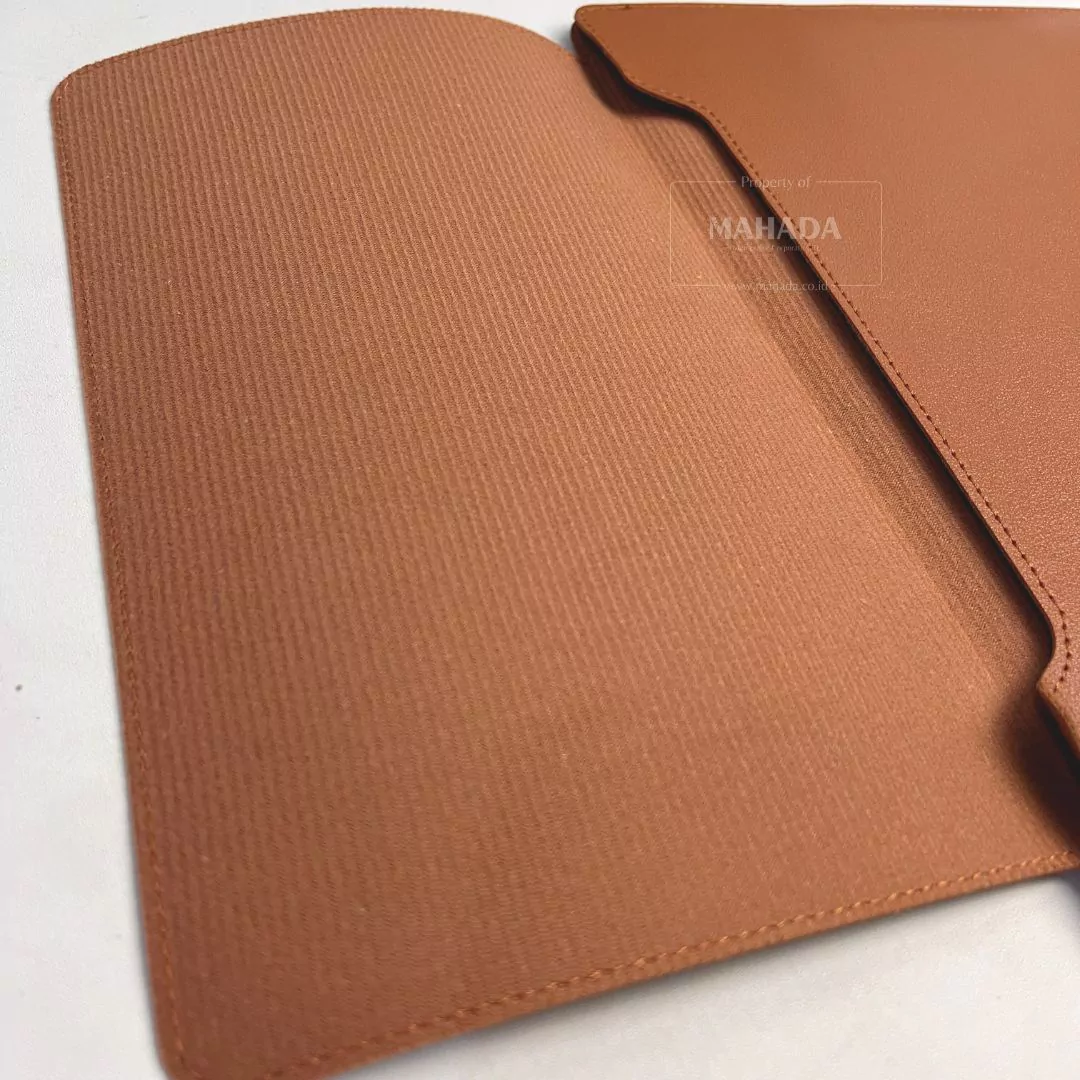 Tas Sleeve Laptop Berbahan Kulit Dengan Stand Laptop (2)