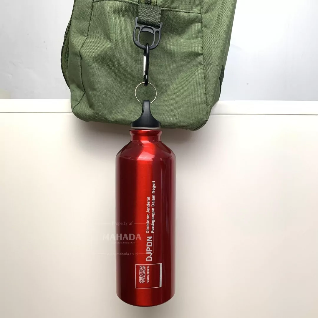 Tumbler Custom Berbahan Stainless Model Sport Dengan Gantungan Desain Logo Custom (5)