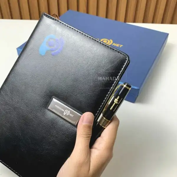 Buku Agenda Ready Stock Berbahan Kulit Dengan Pengunci Magnet (3)