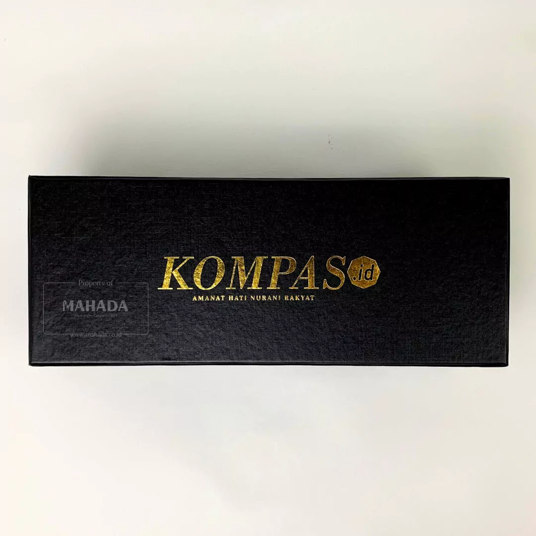 Packaging Box Berbahan Hardbox Untuk Souvenir Botol Tumbler Dengan Custom Logo dan Busa Bagian Dalam (3)