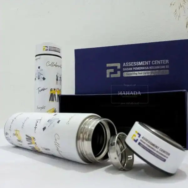 Packaging Box Berbahan Hardbox Untuk Souvenir Botol Tumbler Dengan Custom Logo dan Busa Bagian Dalam (8)